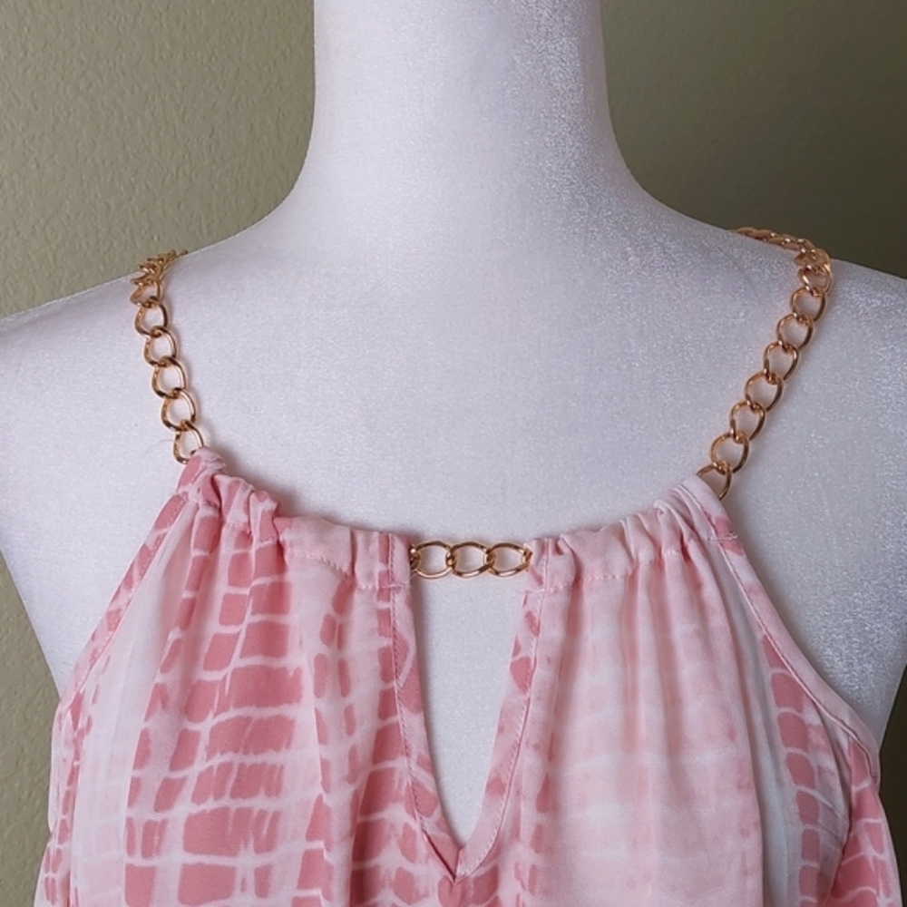 Gold Chainlink Neckline Top.